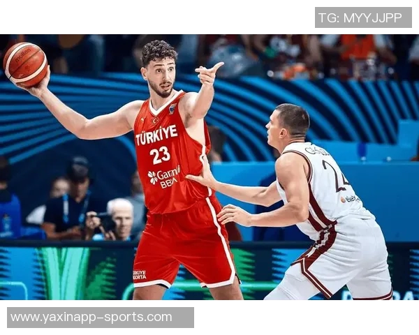 申京谈约基奇进攻能力出众但防守时常遭遇犯规困扰 申京谈约基奇进攻能力出众但防守时常遭遇犯规困扰